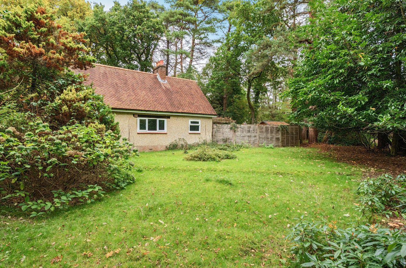 Mays Firs, Hale, Fordingbridge, Hampshire, SP6 - Charters