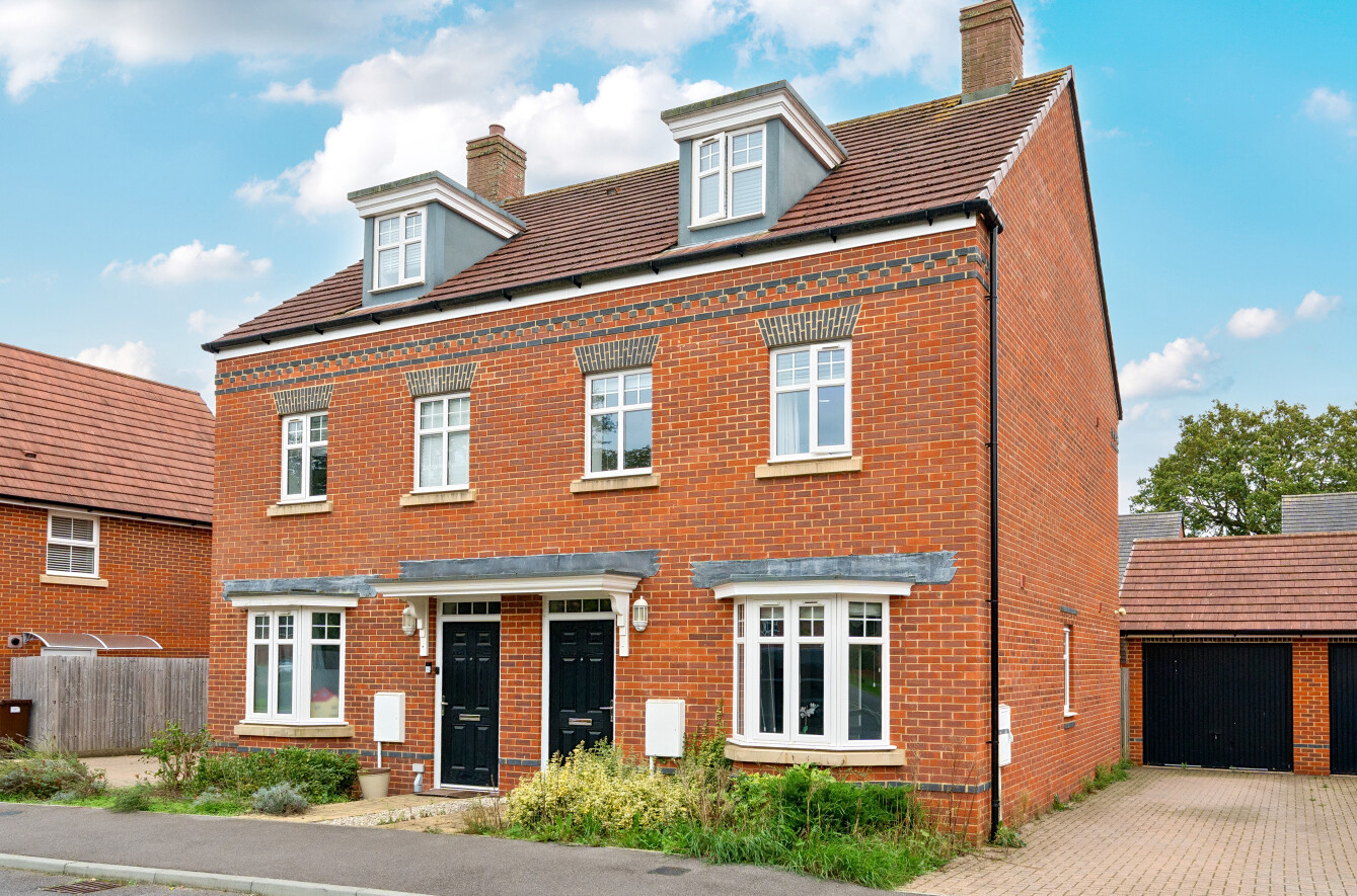 Walnut Close, Braishfield, Romsey, Hampshire, SO51 - Charters