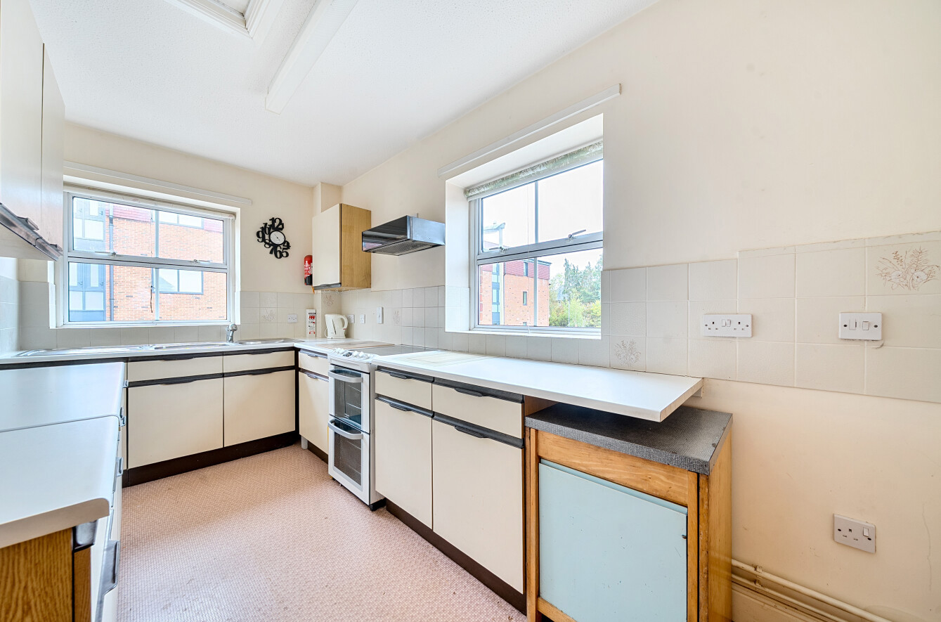 Great Well Drive, Romsey, Hampshire, SO51 - Charters