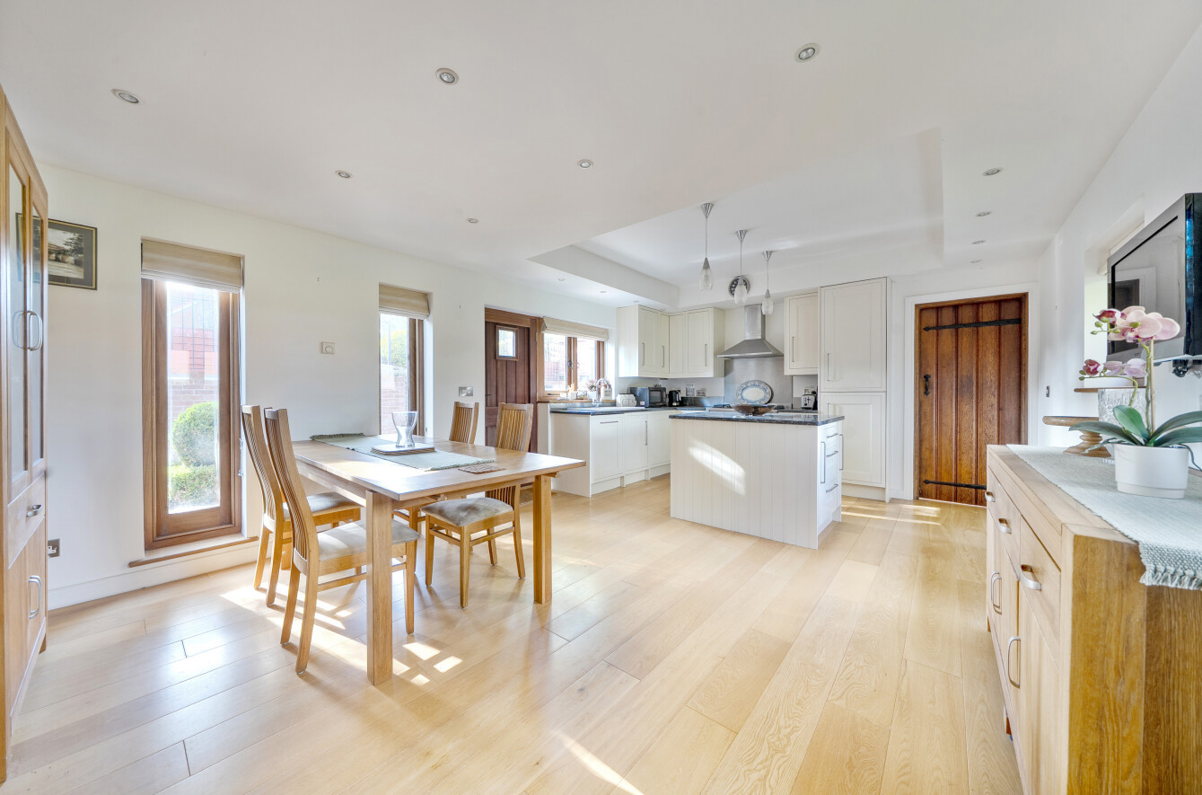 Newton Lane, Whiteparish, Salisbury, Wiltshire, SP5 Newton Lane, Whiteparish, Salisbury, Wiltshire, SP5 - Charters