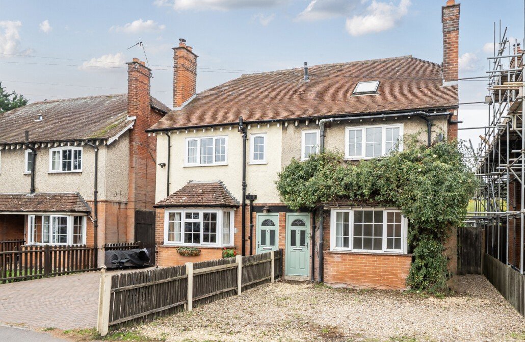 Duttons Road, Romsey, Hampshire, SO51 - Charters
