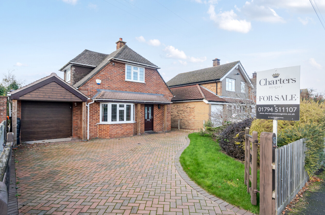 Warrys Close, Hythe, Southampton, Hampshire, SO45 - Charters