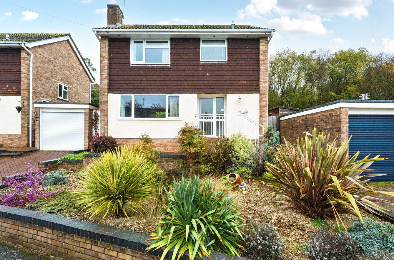 Eight Acres, Romsey, Hampshire, SO51 Eight Acres, Romsey, Hampshire, SO51 - Charters