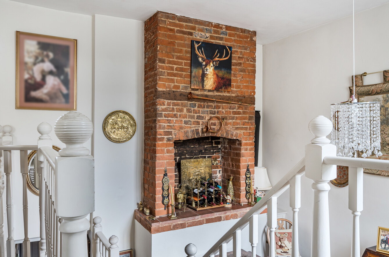 Mainstone, Romsey, Hampshire, SO51 Mainstone, Romsey, Hampshire, SO51 - Charters