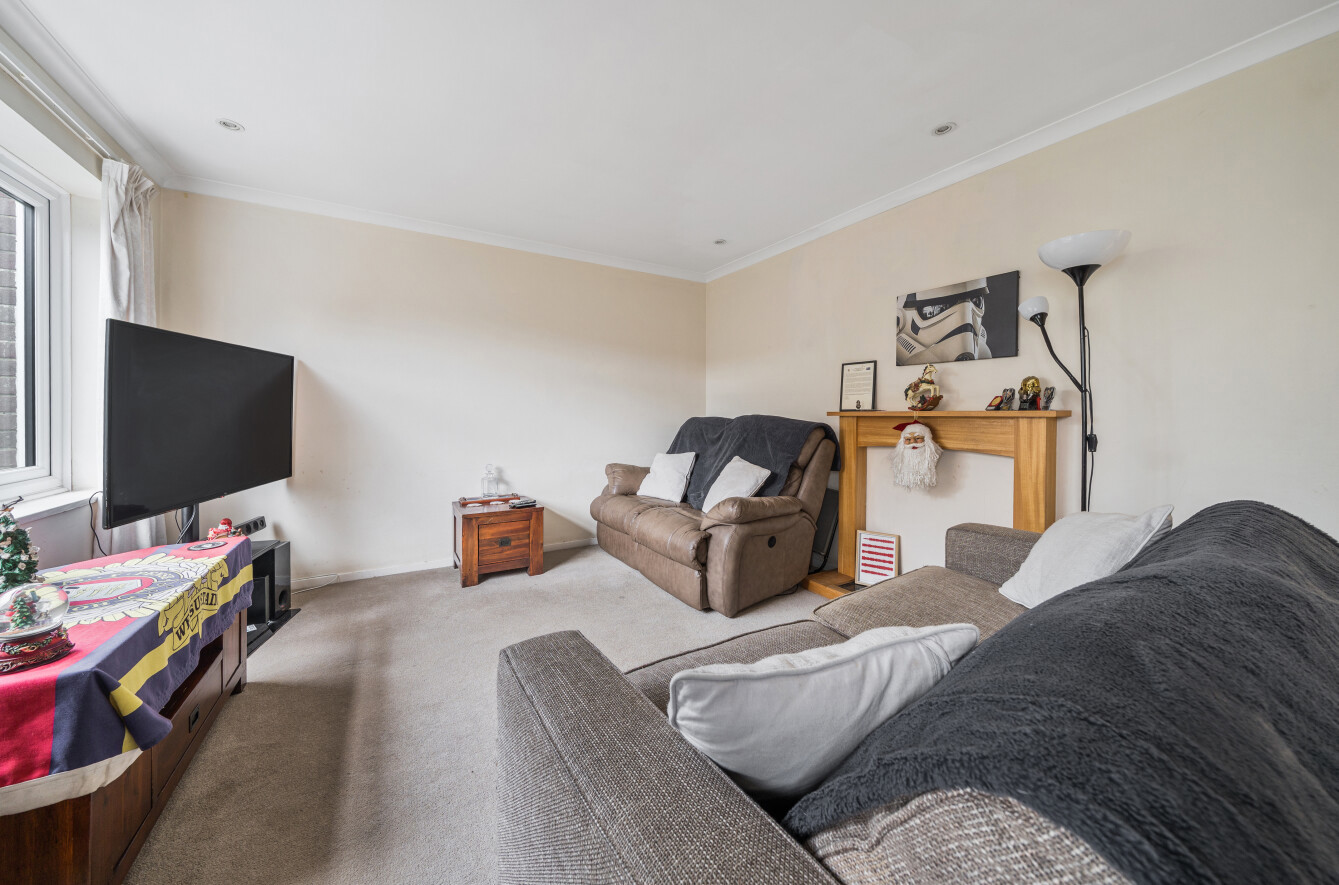 Stapleford Close, Romsey, Hampshire, SO51 - Charters