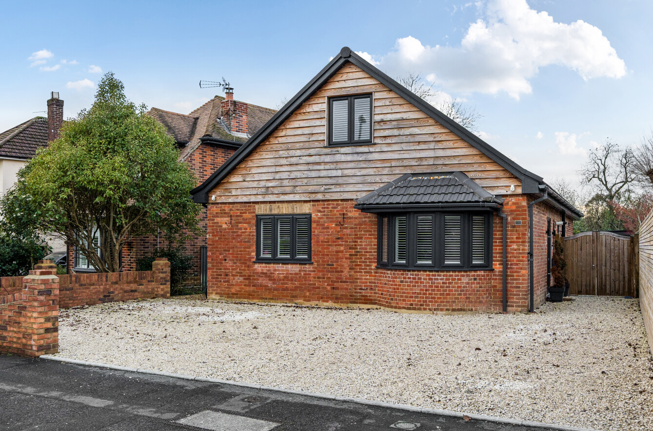 Lackford Avenue, Totton, Hampshire, SO40 - Charters