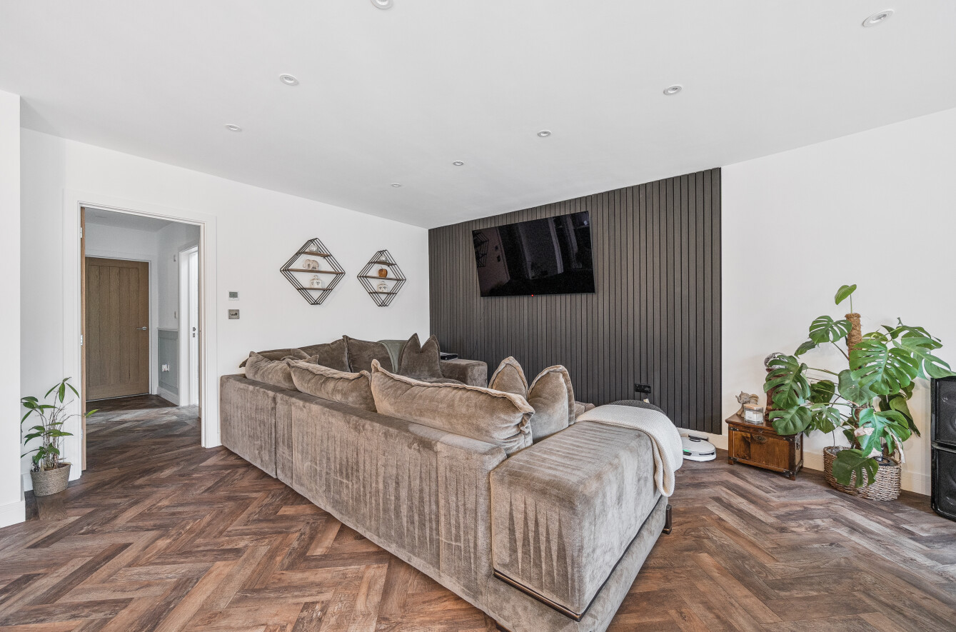 Lackford Avenue, Totton, Hampshire, SO40 - Charters