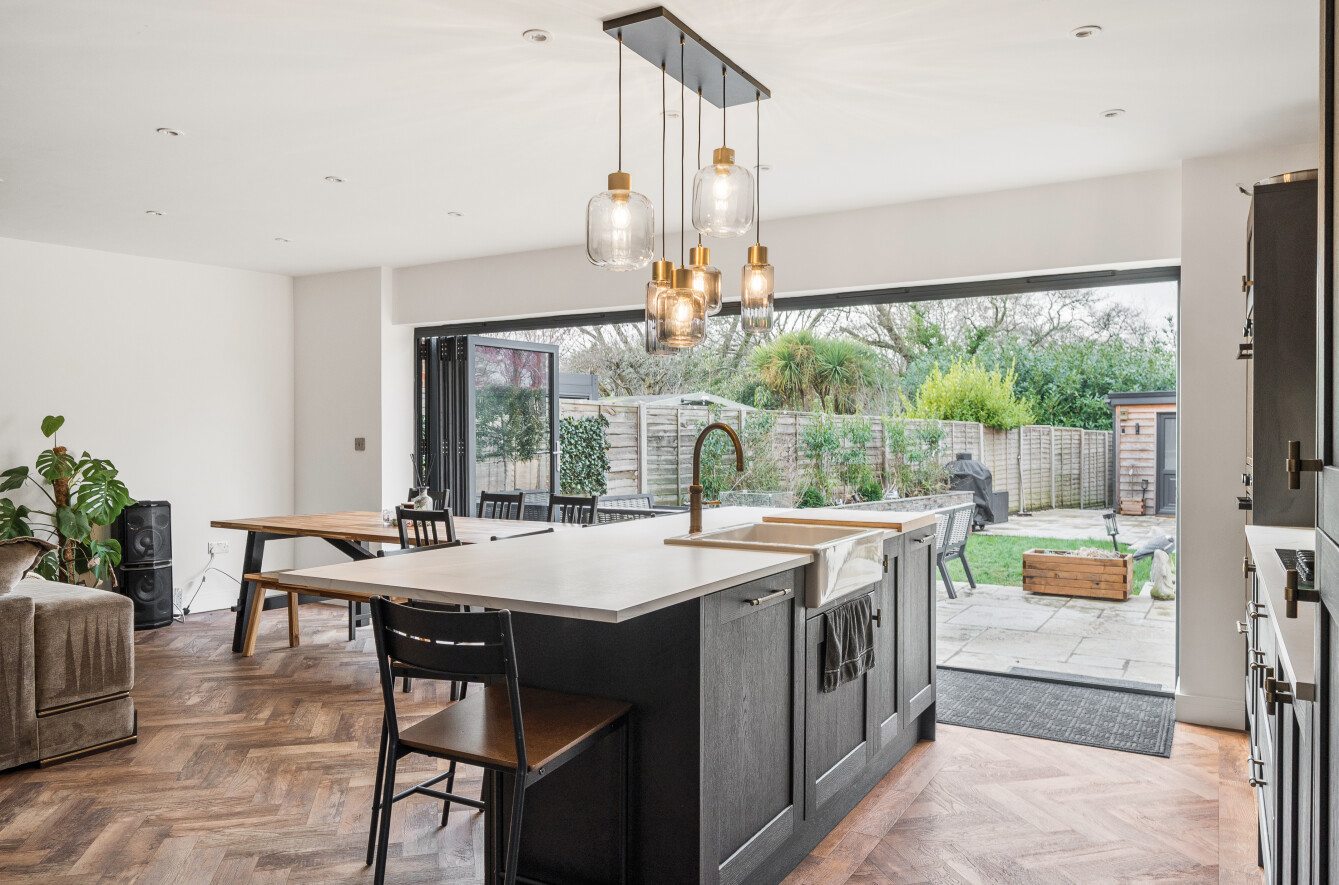 Lackford Avenue, Totton, Hampshire, SO40 - Charters