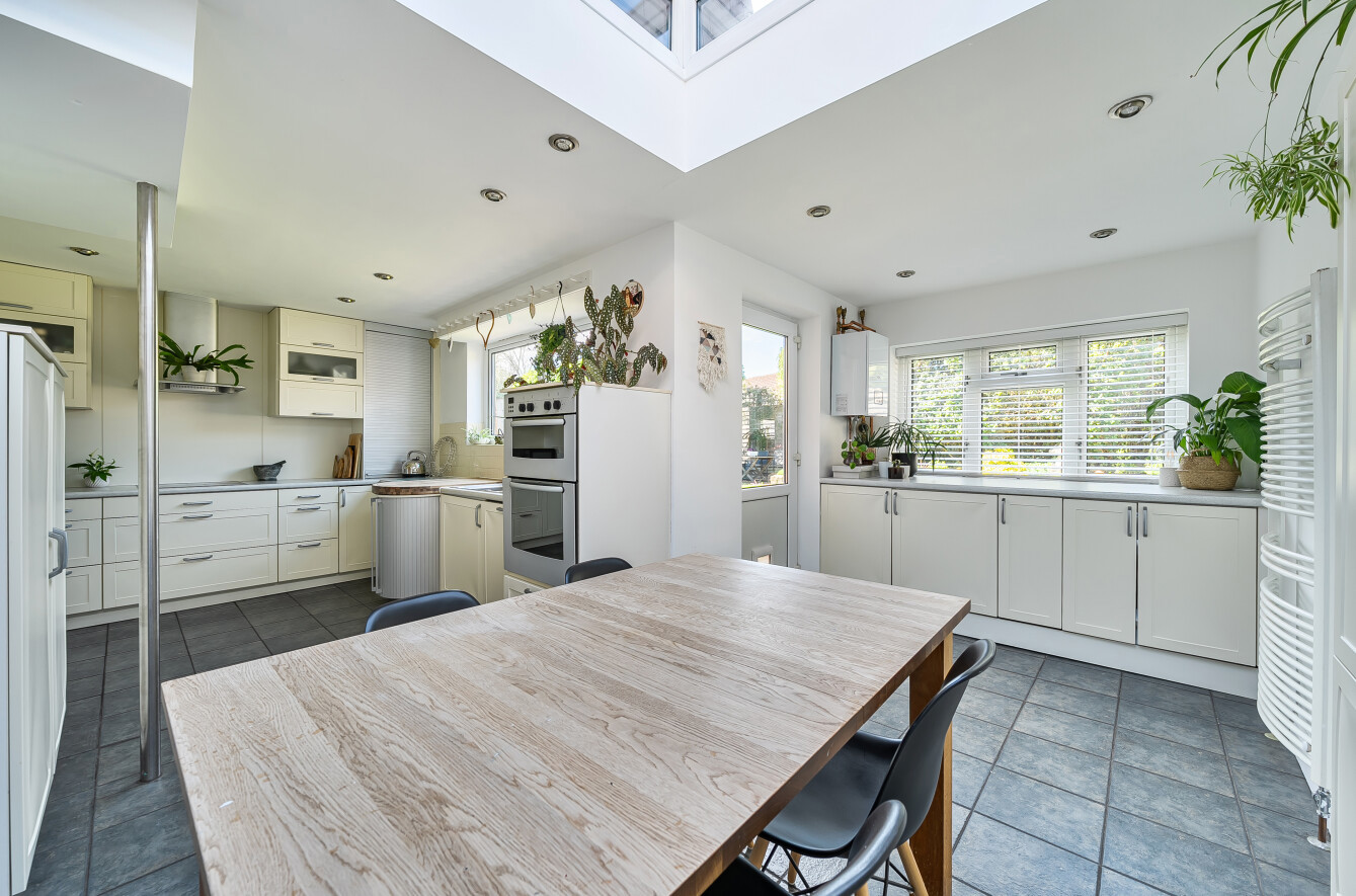 Barnes Close, West Wellow, Romsey, Hampshire, SO51 Barnes Close, West Wellow, Romsey, Hampshire, SO51 - Charters