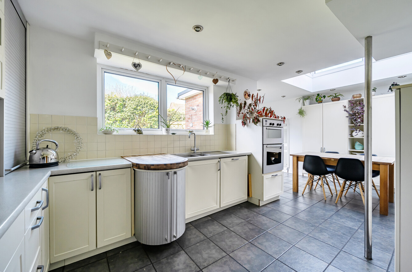 Barnes Close, West Wellow, Romsey, Hampshire, SO51 Barnes Close, West Wellow, Romsey, Hampshire, SO51 - Charters