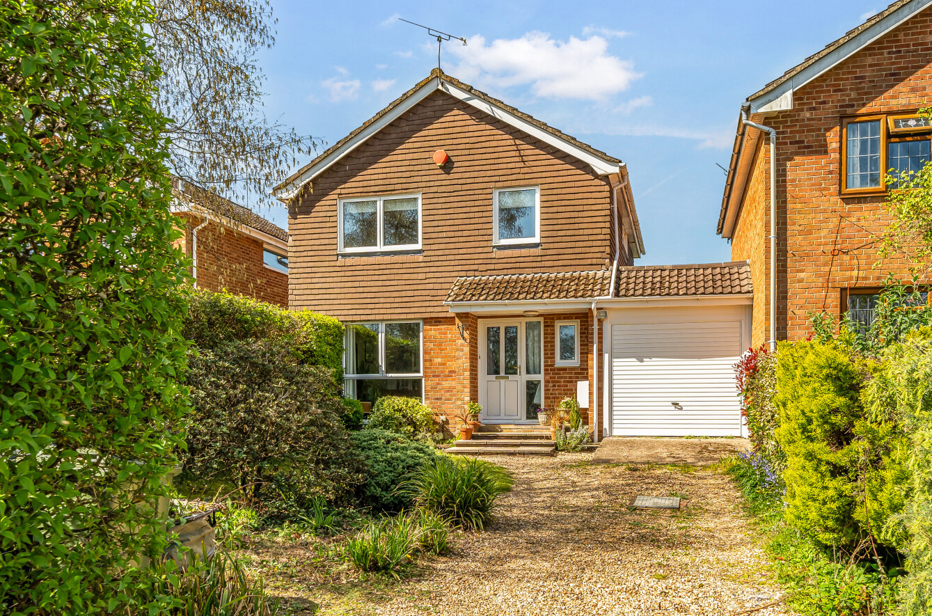 Barnes Close, West Wellow, Romsey, Hampshire, SO51 Barnes Close, West Wellow, Romsey, Hampshire, SO51 - Charters