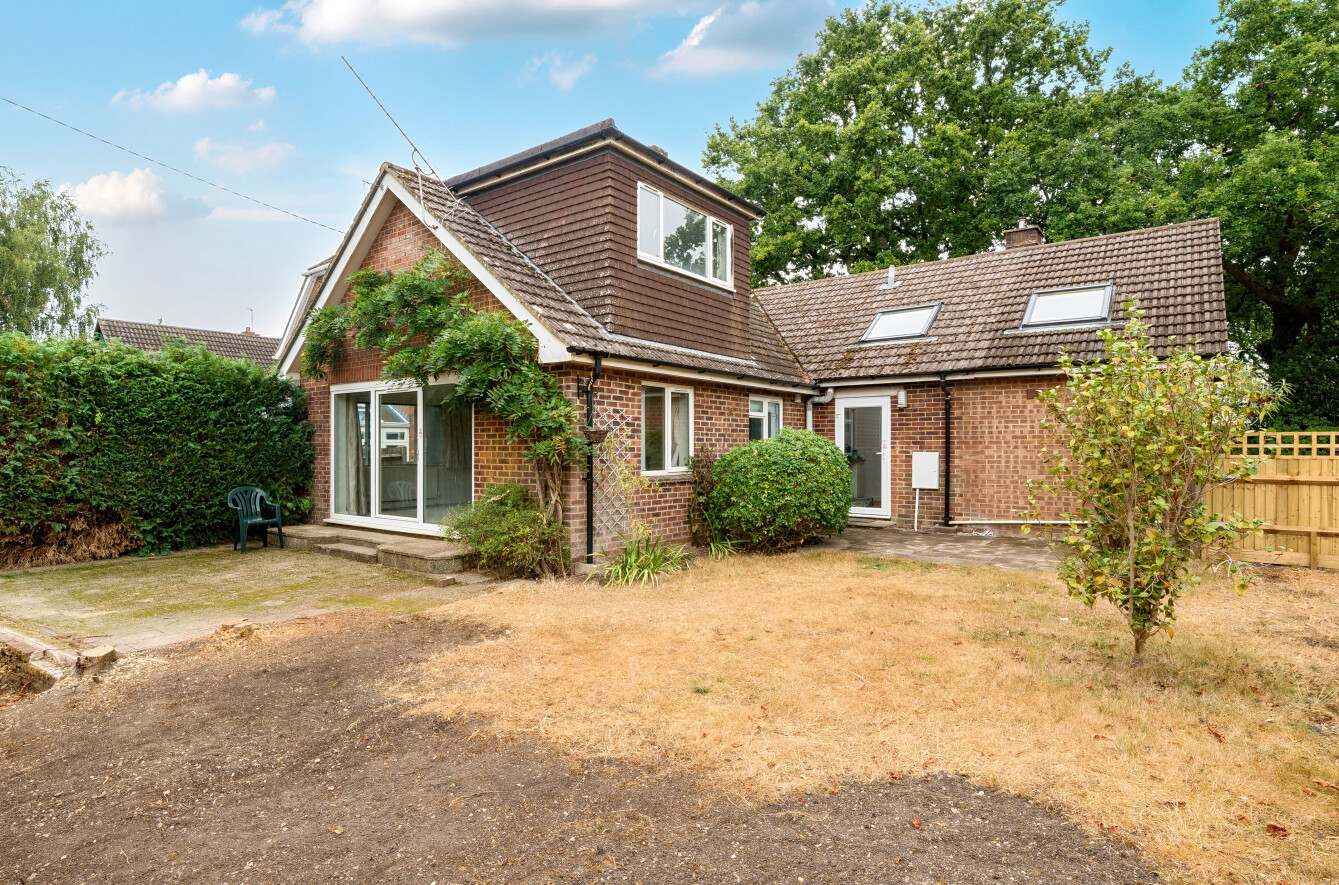 Sandy Lane, Romsey, SO51 - Charters