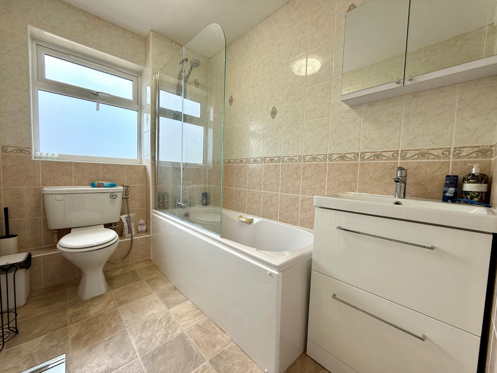 Hunters Crescent, Romsey, Hampshire, SO51 - Charters