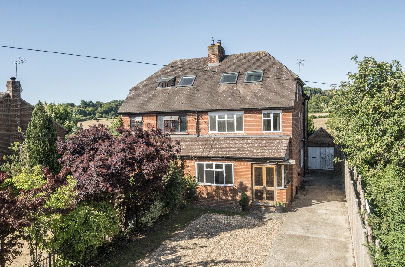 Salisbury Road, Broughton, Stockbridge, Hampshire, SO20 - Charters