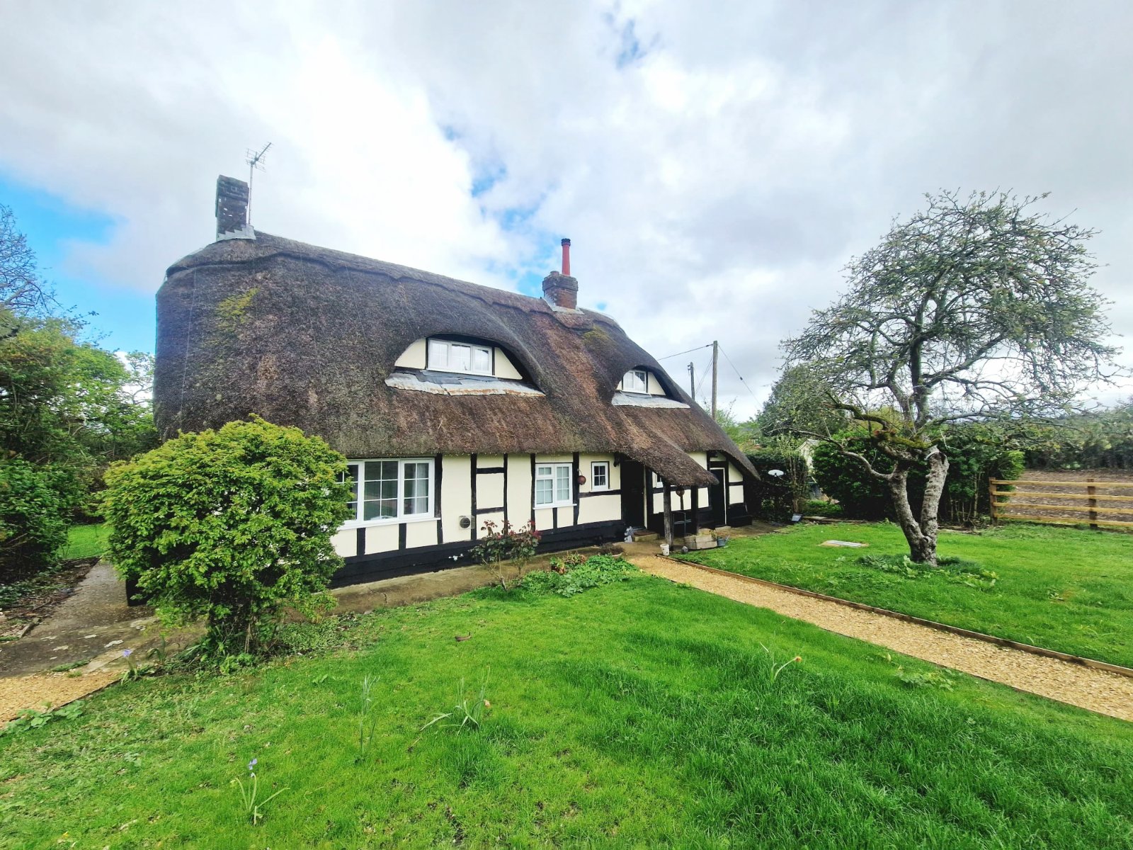 Lee Lane, Lee, Romsey, Hampshire, SO51 - Charters