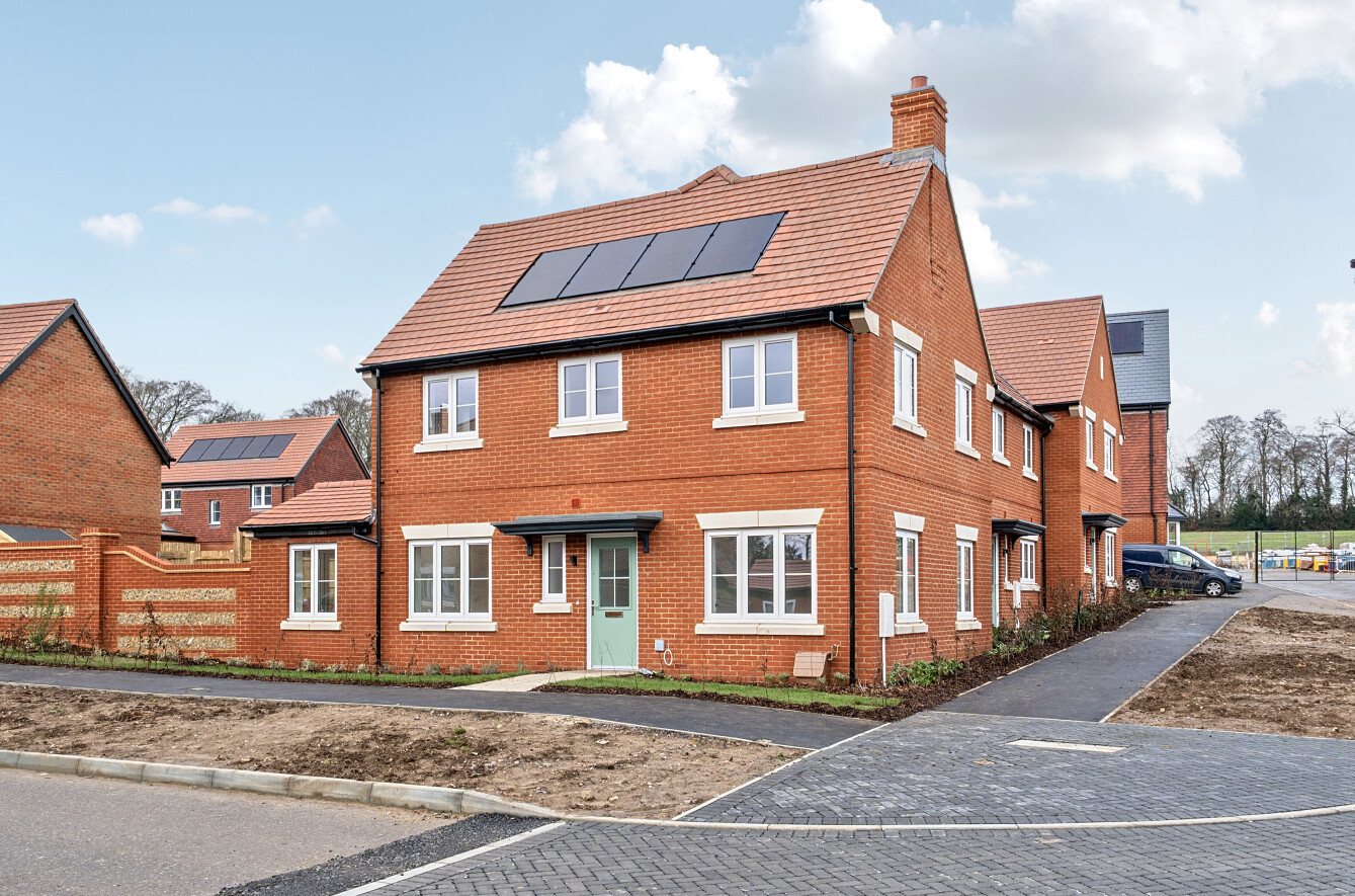 Worting Park Avenue, Worting Park, Basingstoke, Hampshire, RG23 - Charters