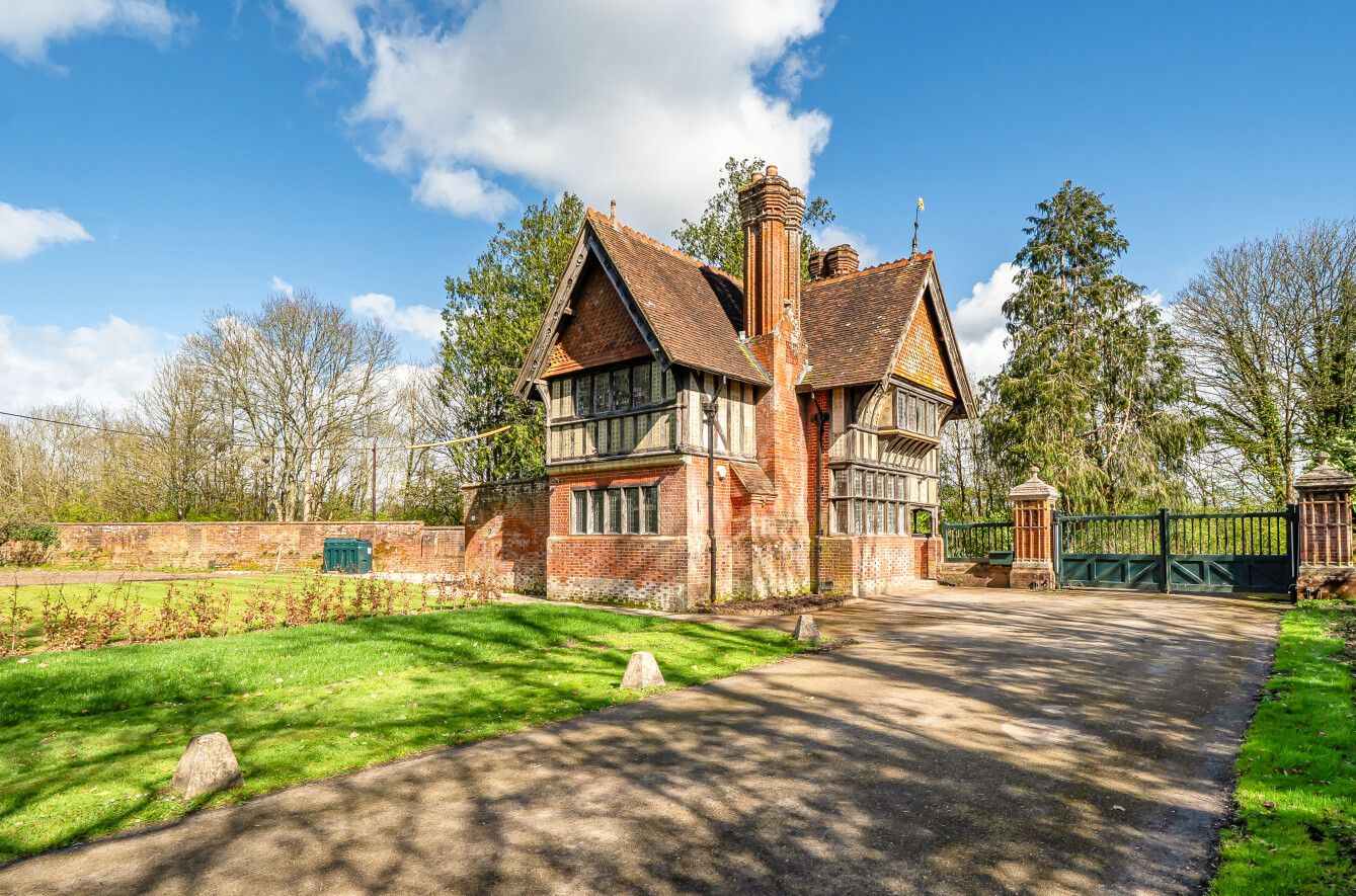 Broadlands Park, Romsey, Hampshire, SO51 - Charters