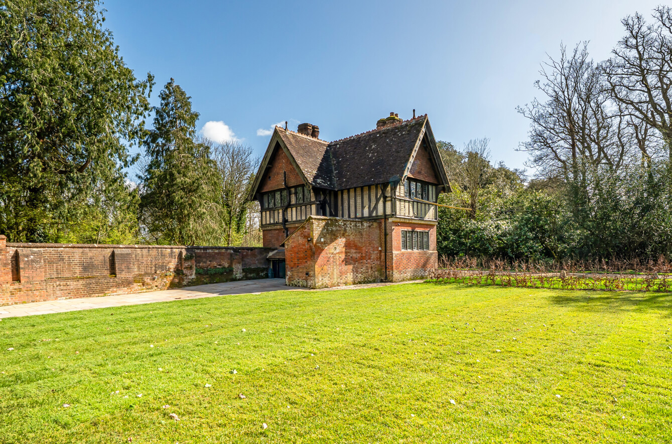 Broadlands Park, Romsey, Hampshire, SO51 - Charters