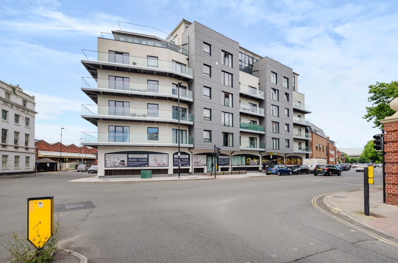 Royal Crescent Road, Southampton, SO14 - Charters