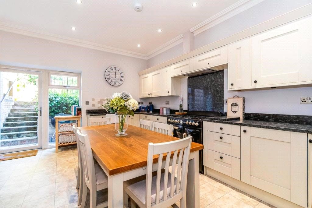 Bassett Avenue, Bassett, Southampton, Hampshire, SO16