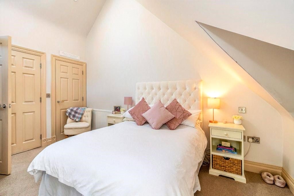 Bassett Avenue, Bassett, Southampton, Hampshire, SO16