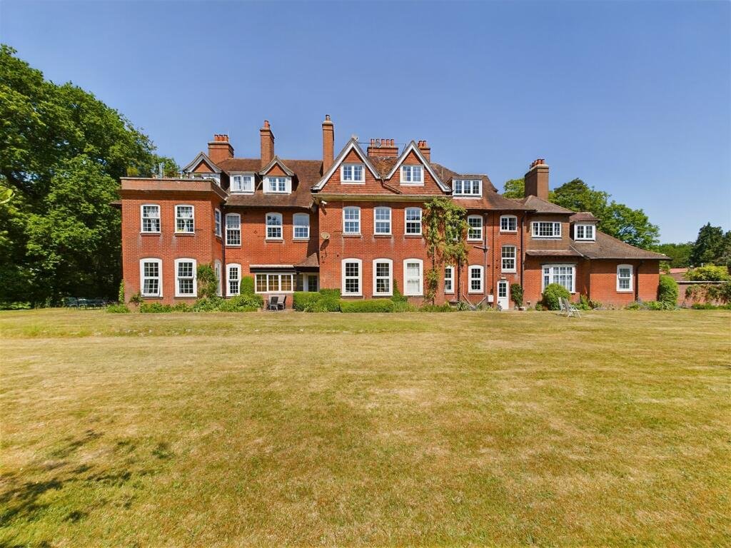 Netley Hill Estate, Southampton, Hampshire, SO19 - Charters