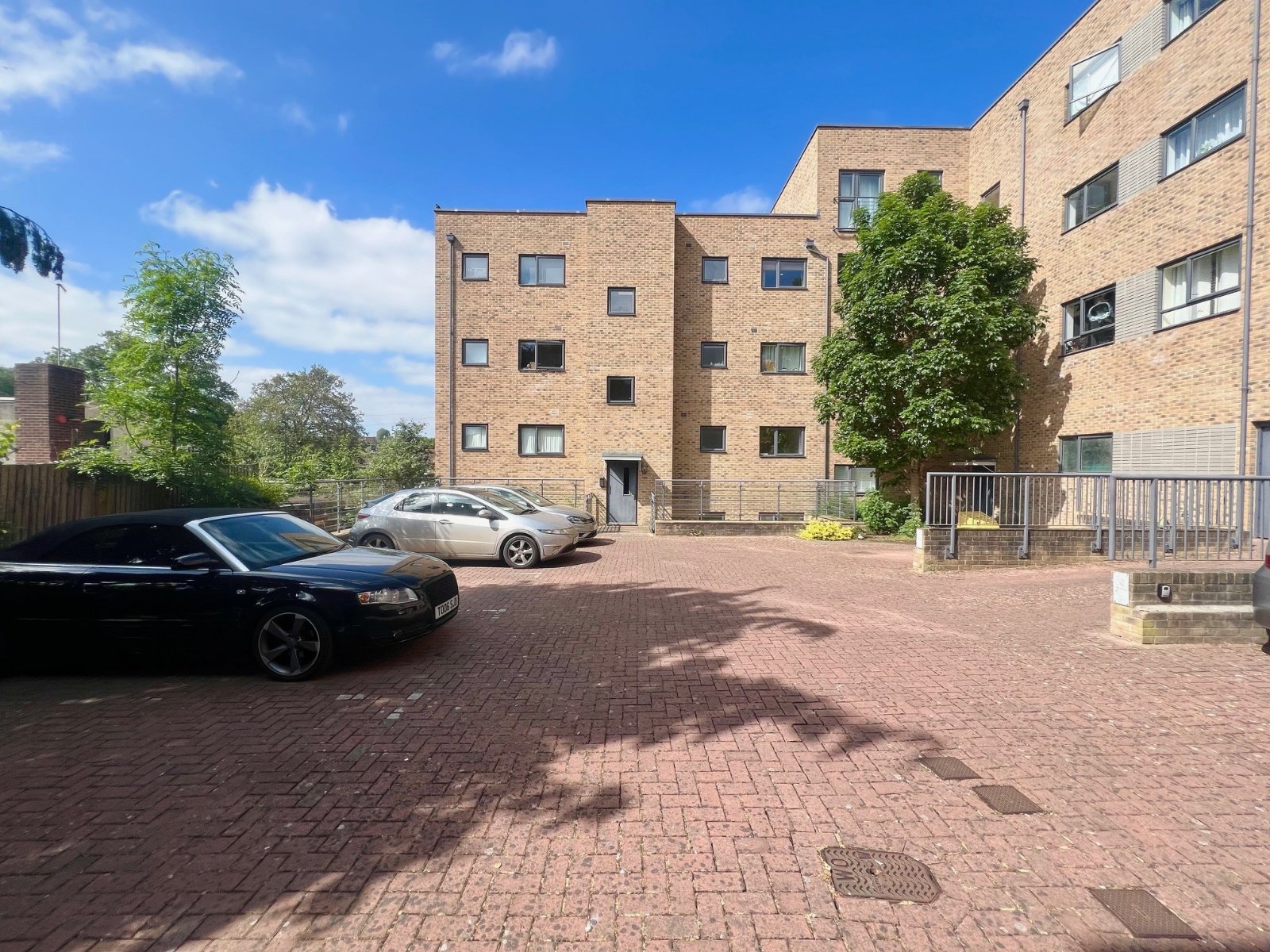 Hinkler Road, Southampton, Hampshire, SO19 - Charters
