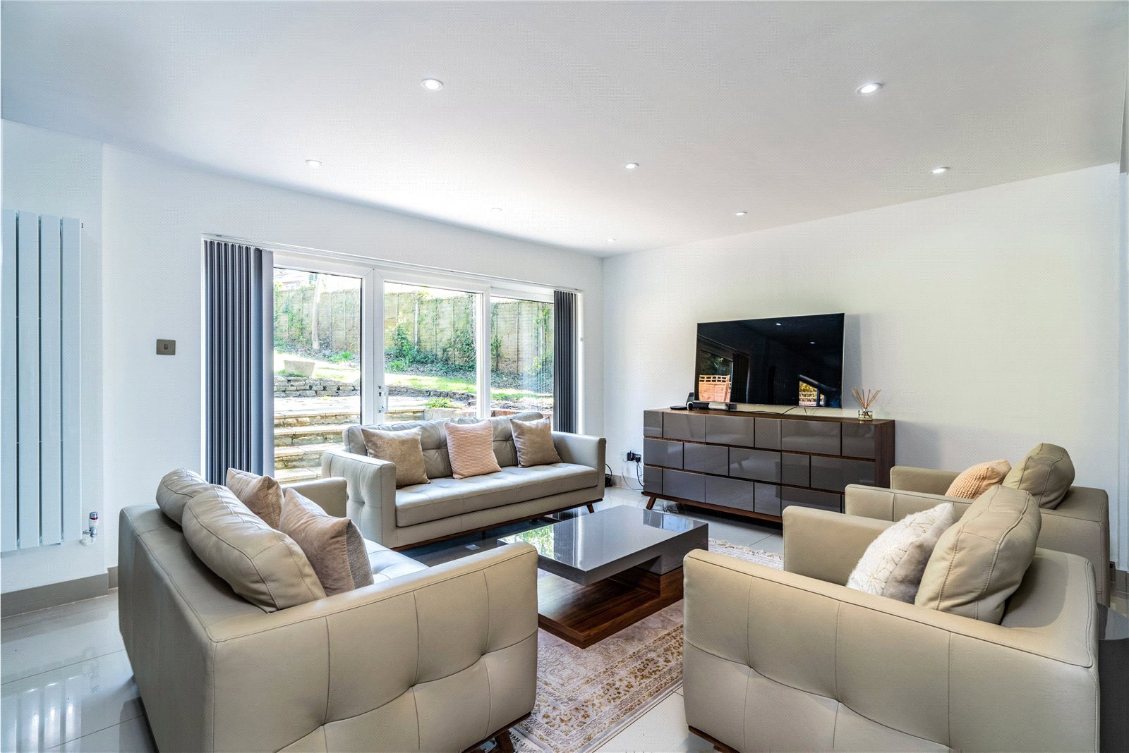 Lingwood Close, Bassett, Southampton, Hampshire, SO16 Lingwood Close, Bassett, Southampton, Hampshire, SO16 - Charters