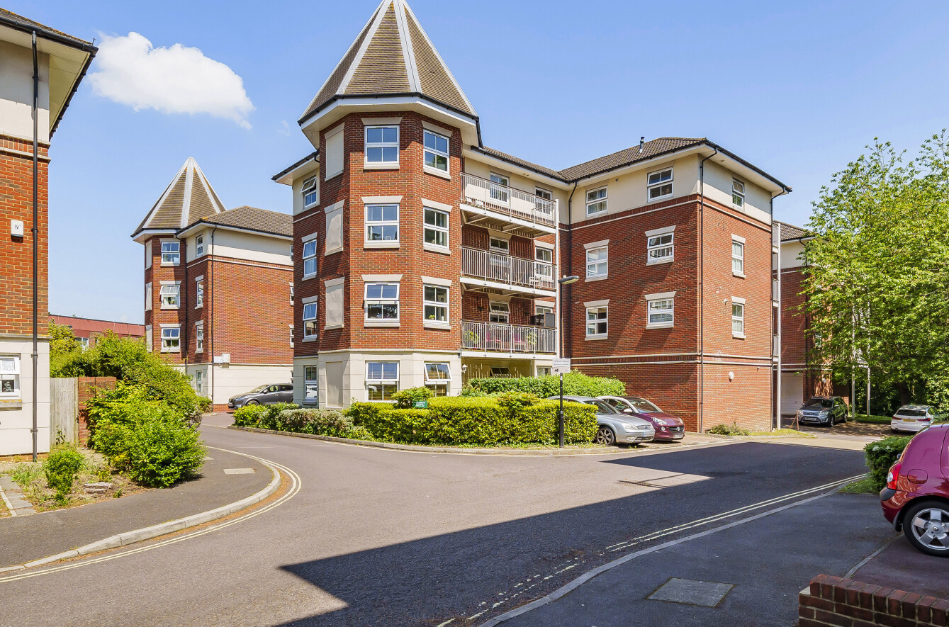 Rollesbrook Gardens, Southampton, Hampshire, SO15 - Charters