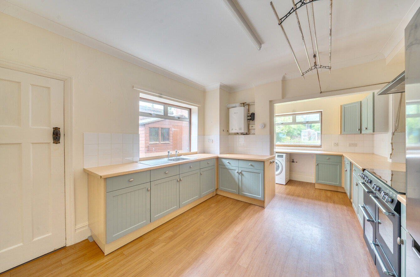 Bassett Gardens, Southampton, Hampshire, SO16 - Charters