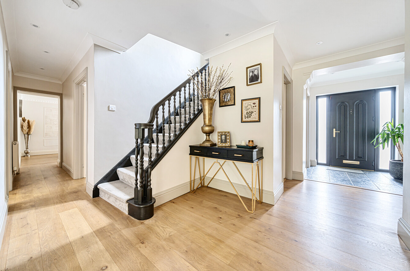 Pine Walk, Chilworth, Southampton, SO16 - Charters