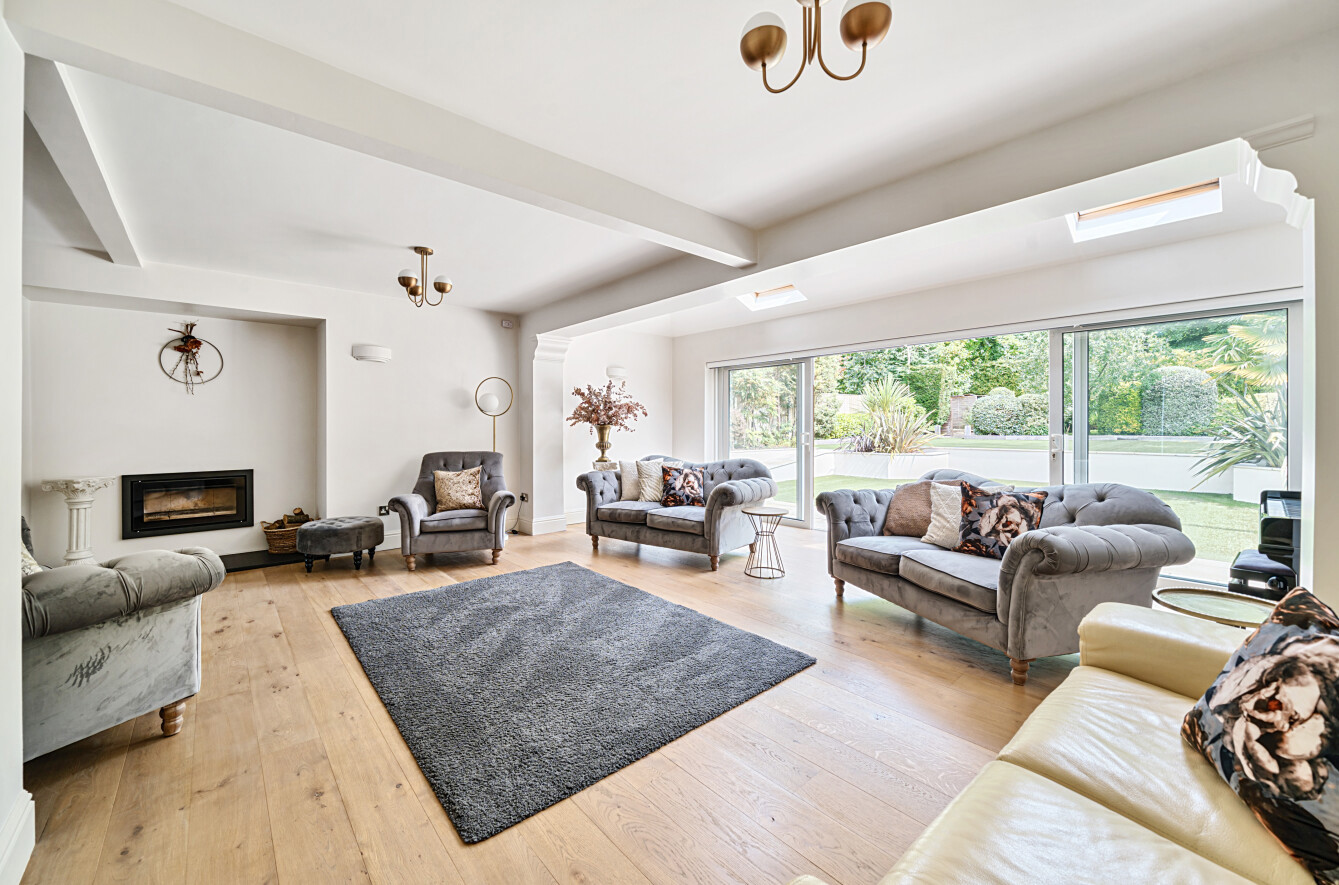 Pine Walk, Chilworth, Southampton, SO16 - Charters