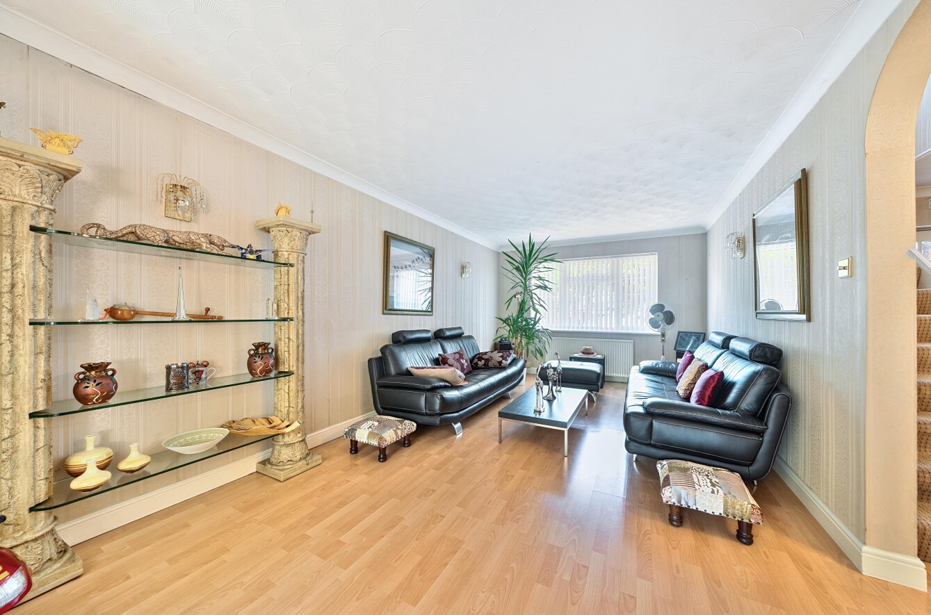 Denbigh Gardens, Bassett, Southampton, Hampshire, SO16 - Charters