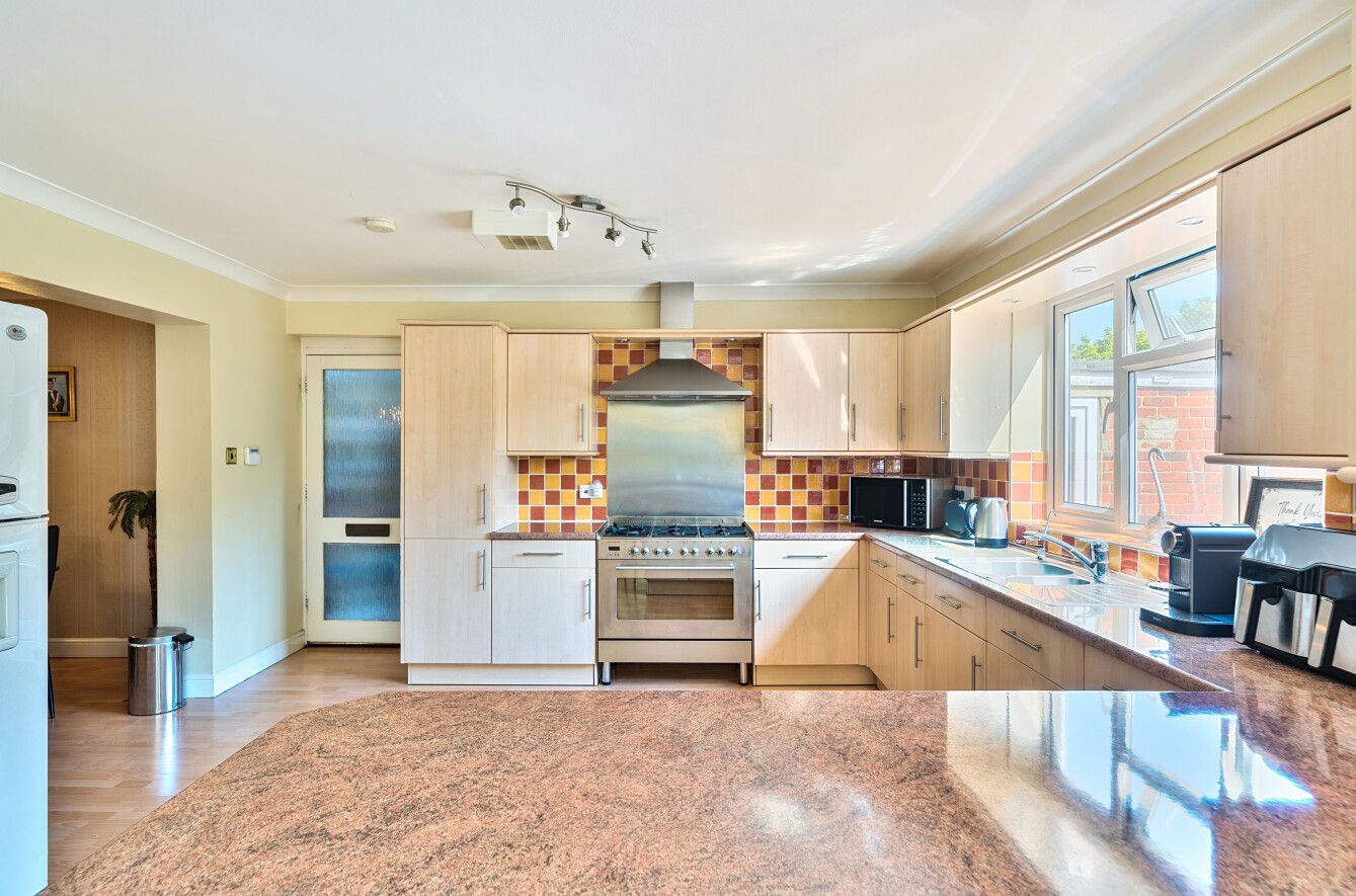 Denbigh Gardens, Bassett, Southampton, Hampshire, SO16 - Charters