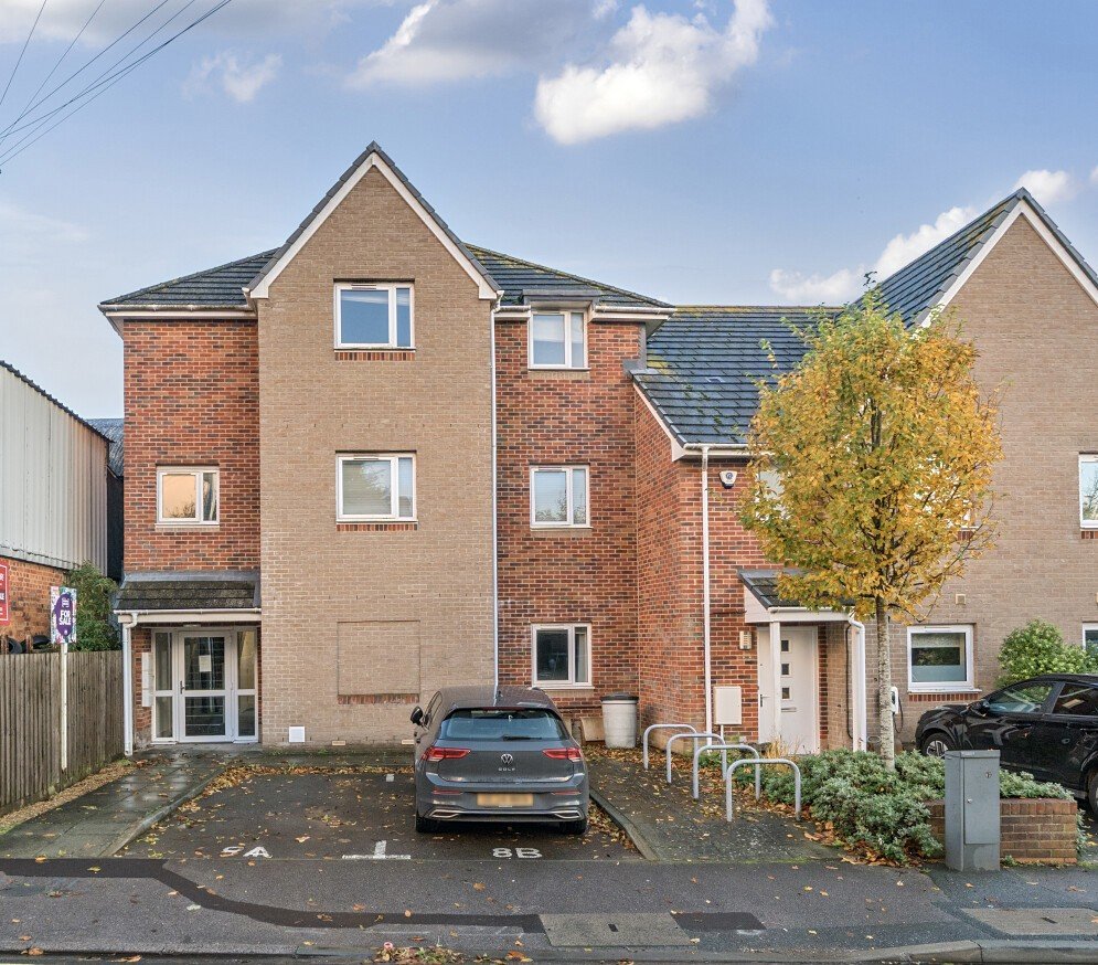 Oakley Road, Regents Park, Southampton, Hampshire, SO16