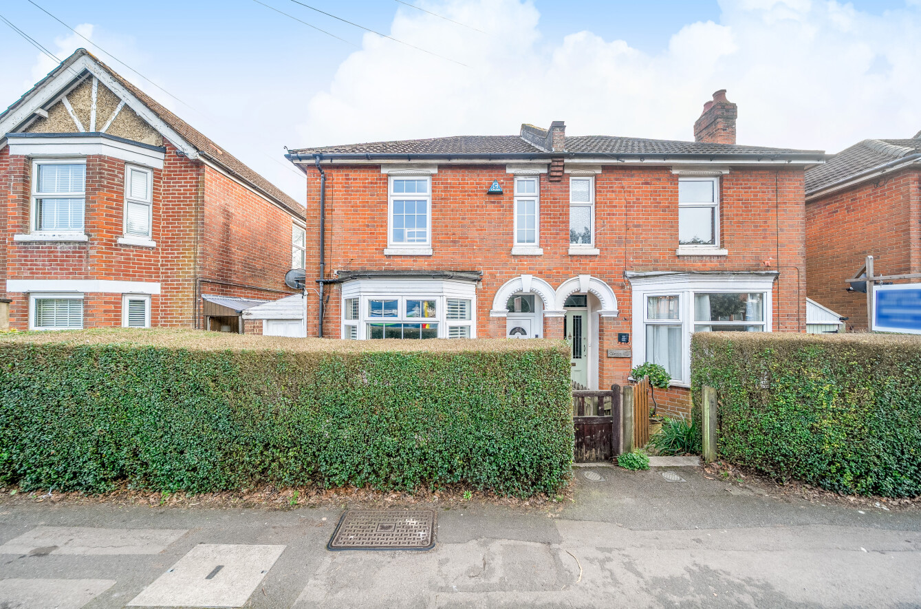 Winchester Road, Bassett, Southampton, Hampshire, SO16