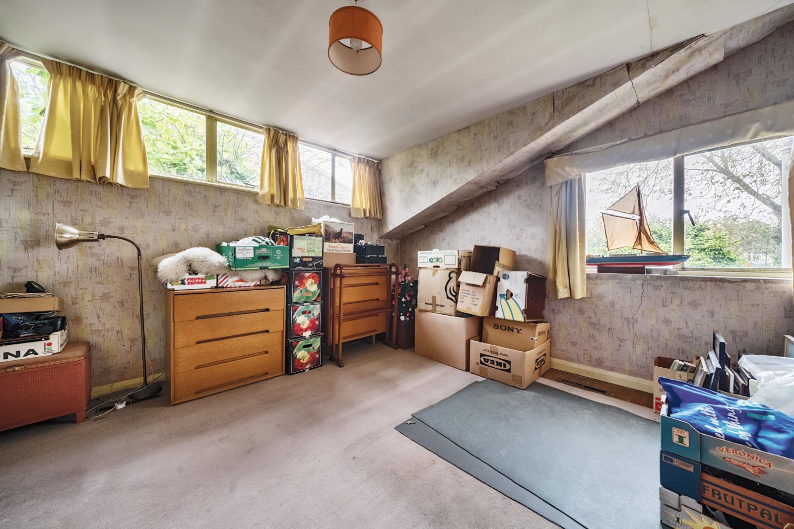 Bassett Crescent West, Bassett, Southampton, Hampshire, SO16