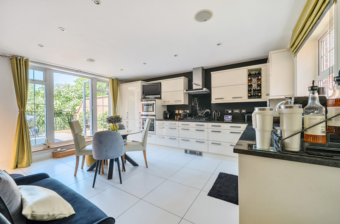 Chilworth Drove, Chilworth, Southampton, Hampshire, SO16 - Charters