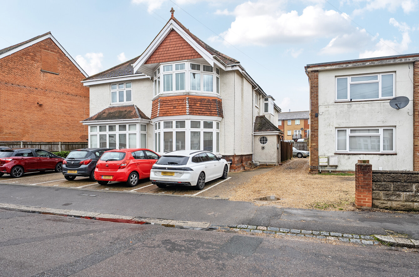 Newlands Avenue, Shirley, Southampton, Hampshire, SO15