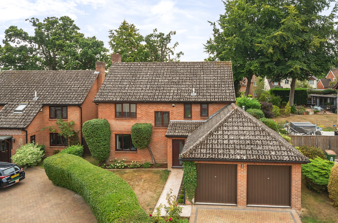 Monks Wood Close, Bassett, Southampton, Hampshire, SO16 - Charters