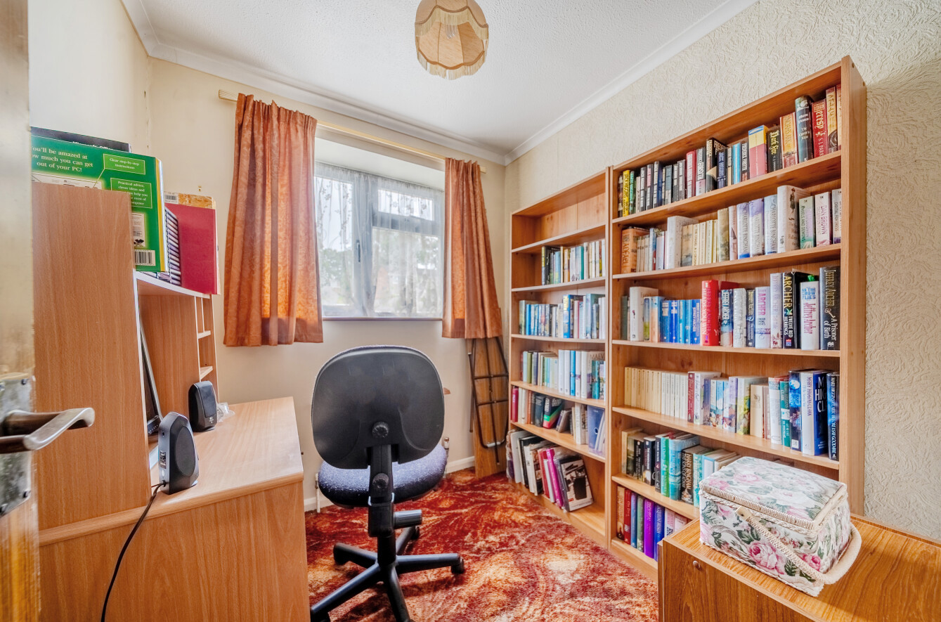 Oakwood Drive, Lordswood, Southampton, Hampshire, SO16