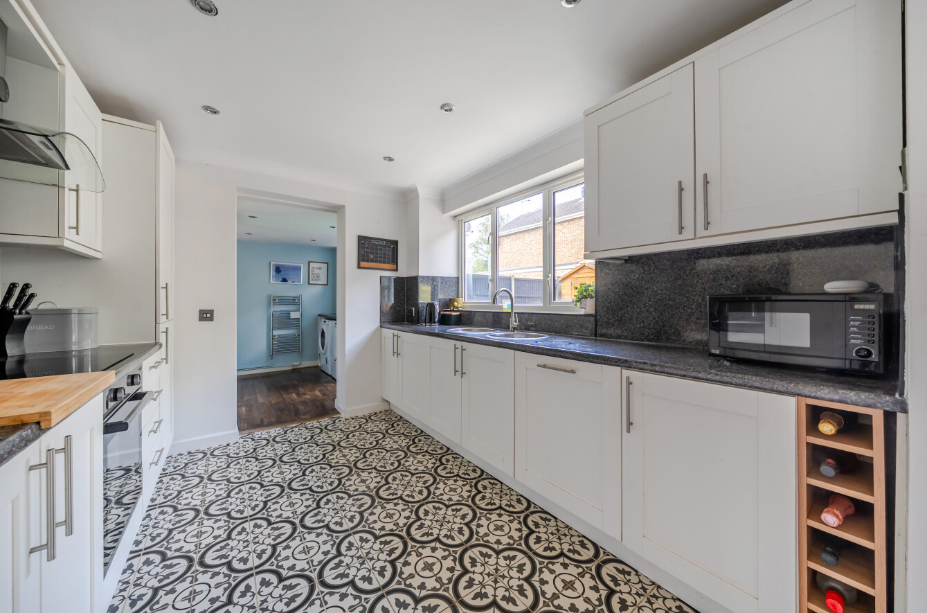 Plover Close, Lordswood, Southampton, Hampshire, SO16 - Charters