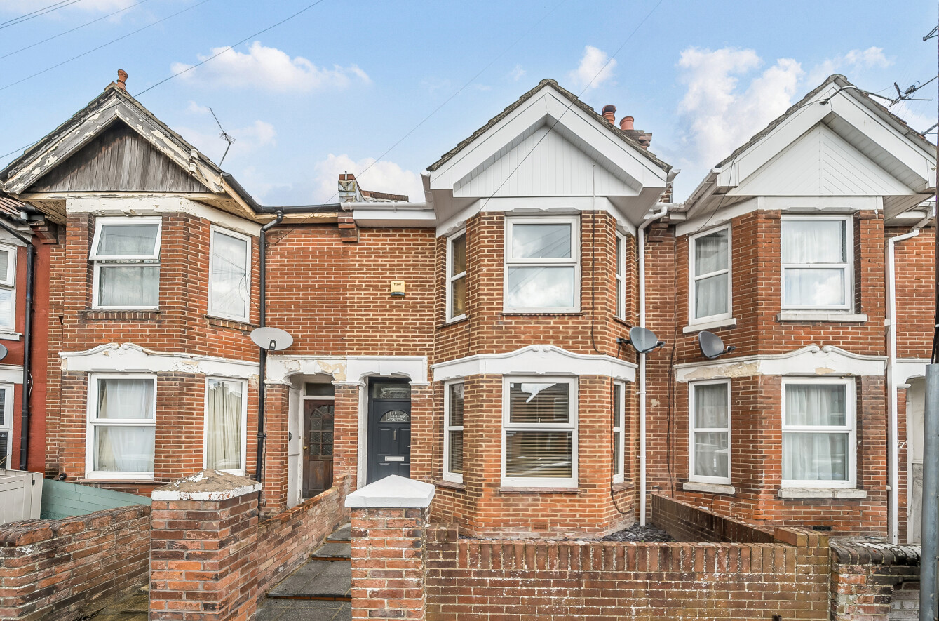 Ampthill Road, Freemantle, Southampton, Hampshire, SO15 - Charters