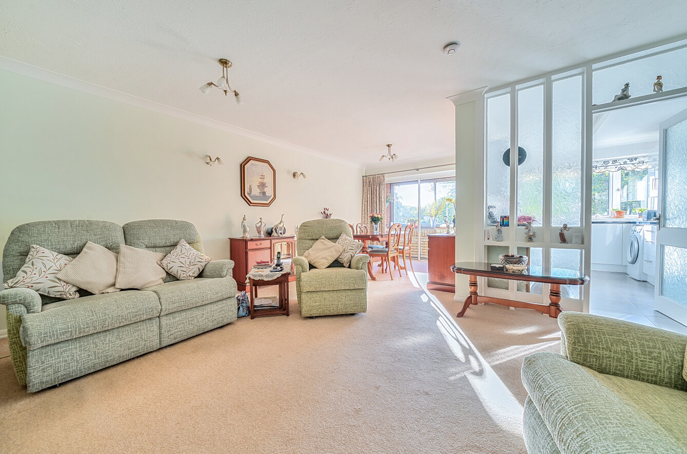 Denbigh Gardens, Bassett, Southampton, Hampshire, SO16 - Charters