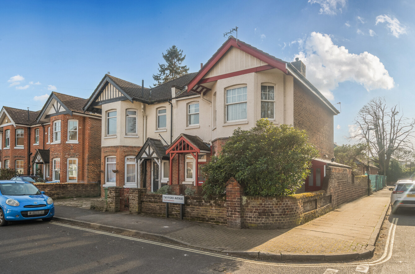 Twyford Avenue, Upper Shirley, Southampton, Hampshire, SO15 - Charters