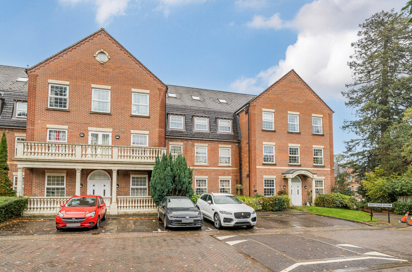 Newitt Place, Bassett, Southampton, Hampshire, SO16 Newitt Place, Bassett, Southampton, Hampshire, SO16 - Charters