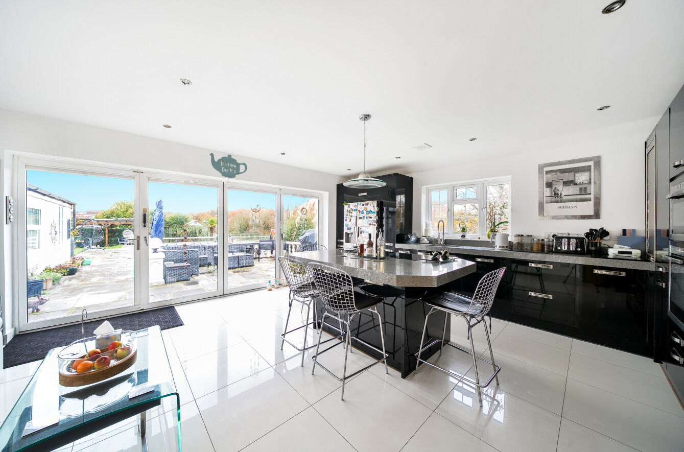 Springford  Close, Lordswood, Southampton, Hampshire, SO16 - Charters