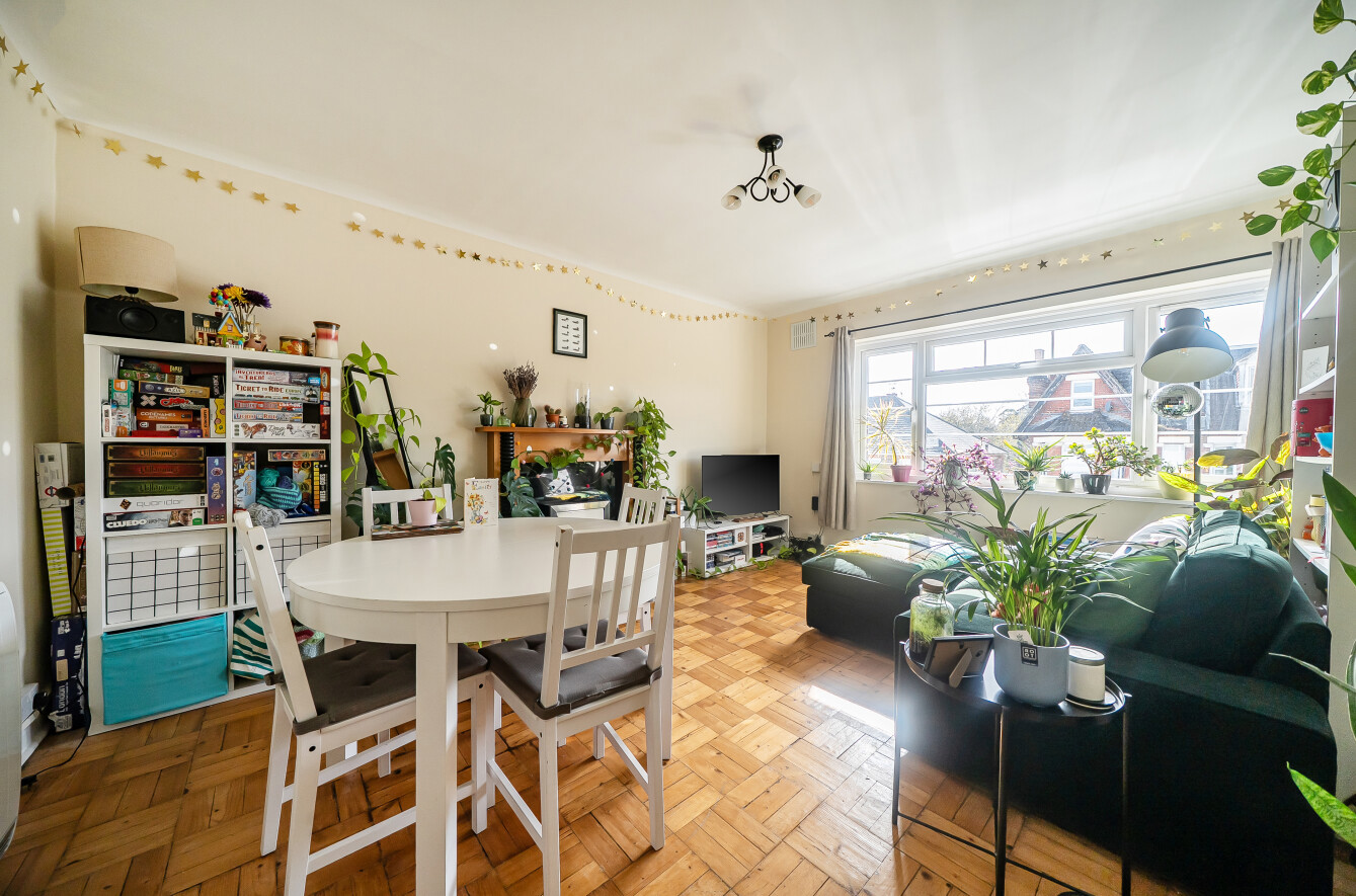 Silverdale Road, Banister Park, Southampton, Hampshire, SO15 Silverdale Road, Banister Park, Southampton, Hampshire, SO15 - Charters