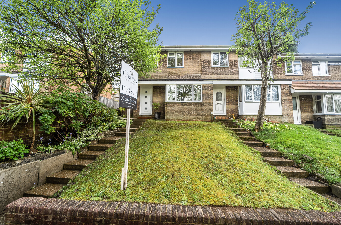 Oakwood Drive, Lordswood, Southampton, Hampshire, SO16 - Charters