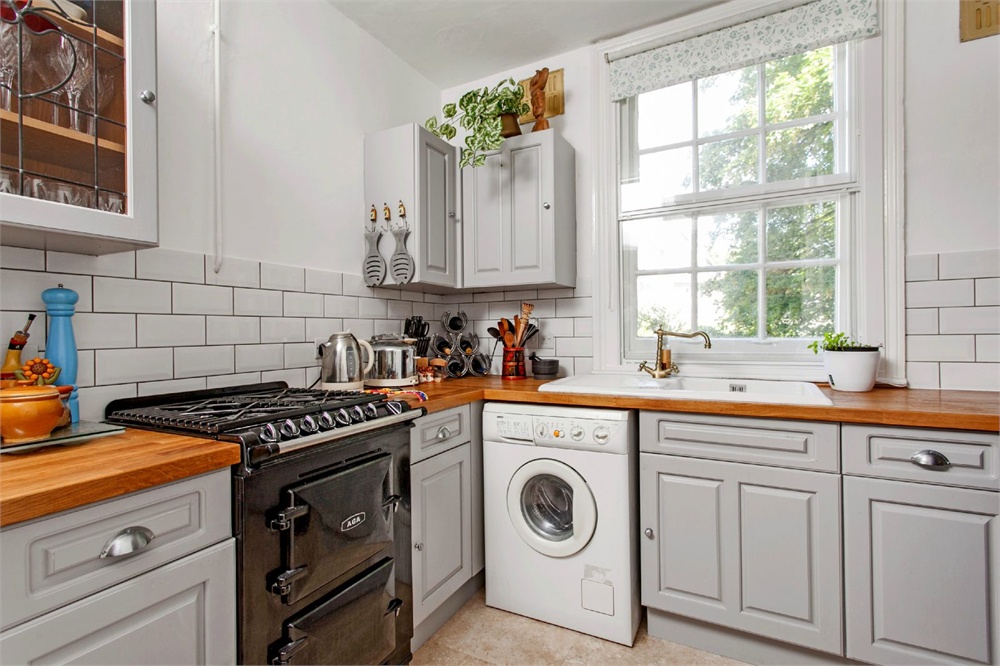 Clifton Road, Winchester, Hampshire, SO22 - Charters